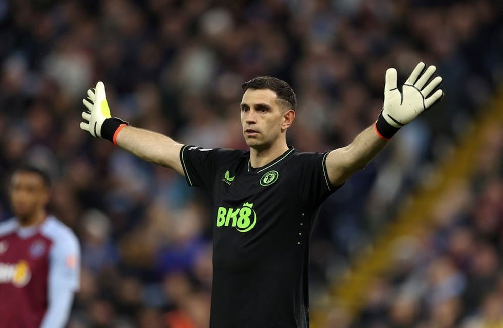 Este sábado, el Aston Villa de Dibu Martínez cayó por 2-0 ante Olympiakos por la vuelta de semifinal de la Conference League. (Getty Images)