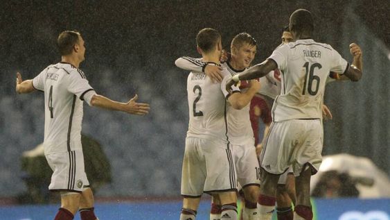 Alemania venció a España con el tiro del final