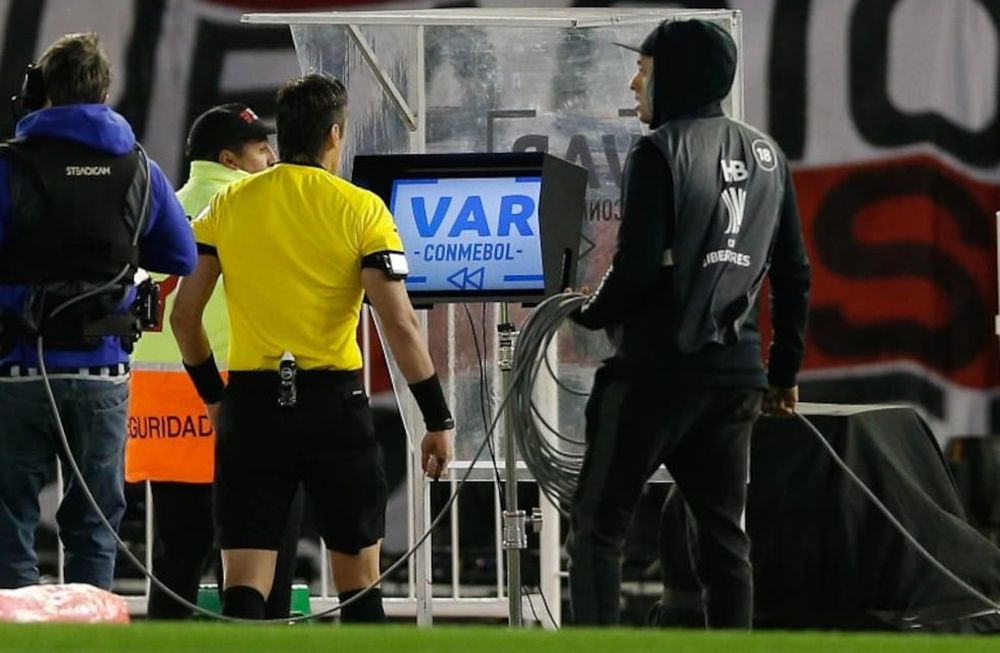 El VAR trajo miles de polémicas al fútbol sudamericano. / Gentileza.
