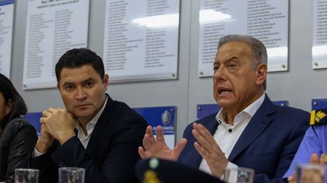 Los Andes | El ministro de Seguridad, Raúl Levrino, explica el presupuesto 2023. Al lado, el diputado Jorge López, presidente de la comisión de Hacienda.