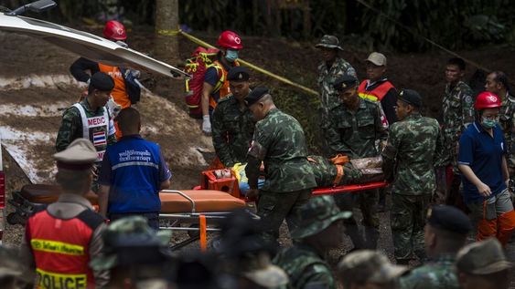Complicado rescate de los chicos atrapados en una cueva de Tailandia