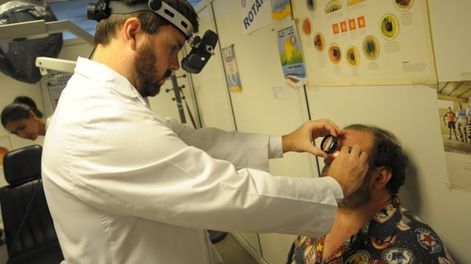 La retinopatía diabética es una complicación de la diabetes y una de las causas principales de la ceguera.