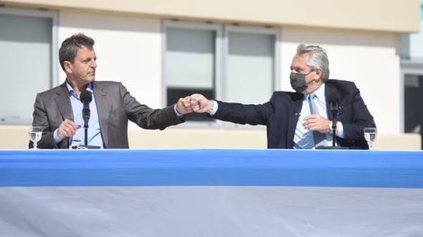 Los Andes | El titular de la Cámara de Diputados, Sergio Massa, participó junto con el presidente Alberto Fernández de una recorrida por el laboratorio de insumos hospitalarios BINA, en el Parque Industrial Hudson.