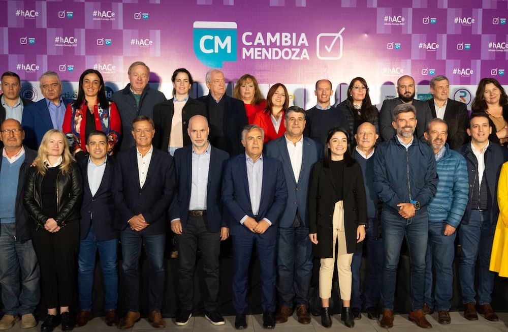 Rodolfo Suárez, Horacio Rodríguez Larreta y Alfredo Cornejo presentaron el Frente Cambia Mendoza en el Club Andes Talleres.  Foto: Ignacio Blanco / Los Andes