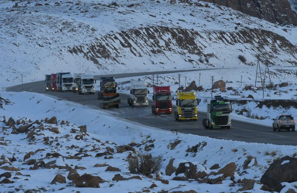 Alta Montaña: anuncian mas nevadas y el tránsito está habilitado hasta Puente del Inca y Penitentes. Foto: Ignacio Blanco / Los Andes.