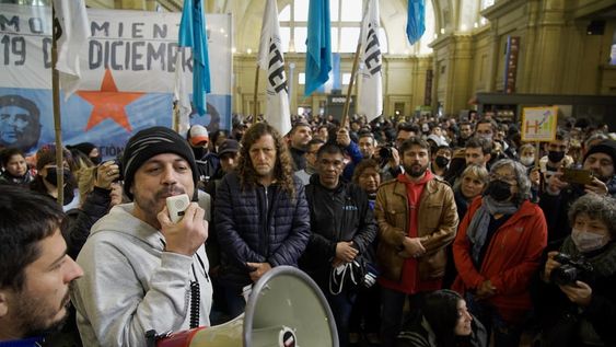 Asamblea. Juan Grabois participó ayer de una reunión con dirigentes del bloque de Unidad Piquetera que responde a partidos de izquierda. (Clarín)