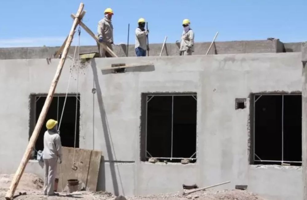 Se incrementó el costo de la construcción en abril y contribuye a la crisis del sector.