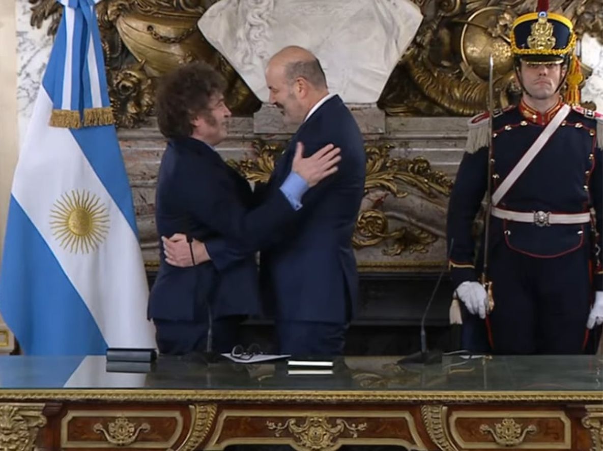 Milei le tomó juramento a Sturzenegger (Captura de video).