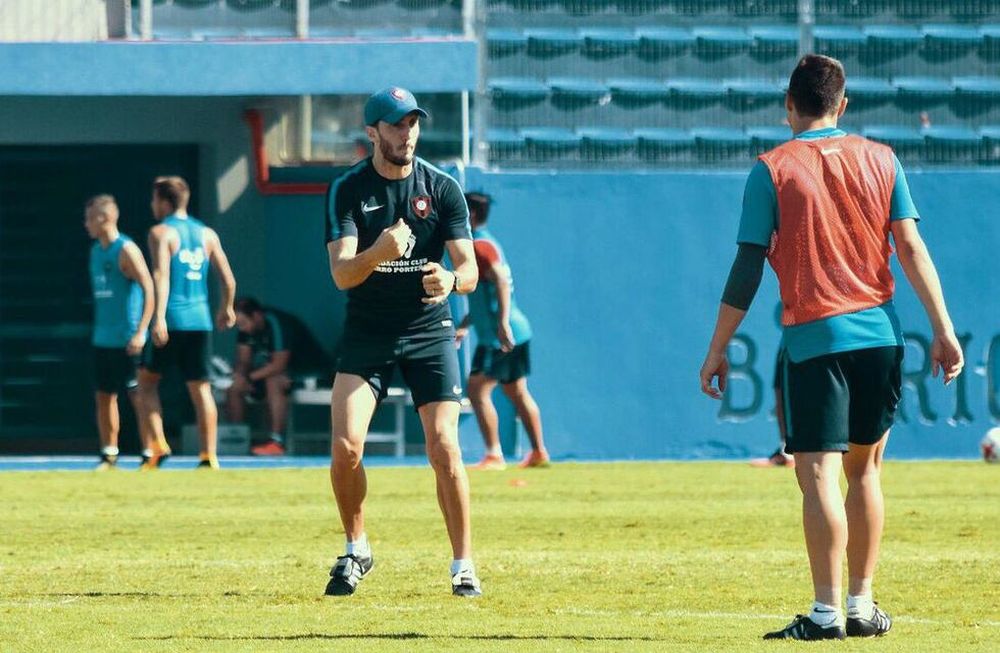 ¿Está loco?: Zubeldía metió un cambio a los ¡2 minutos!