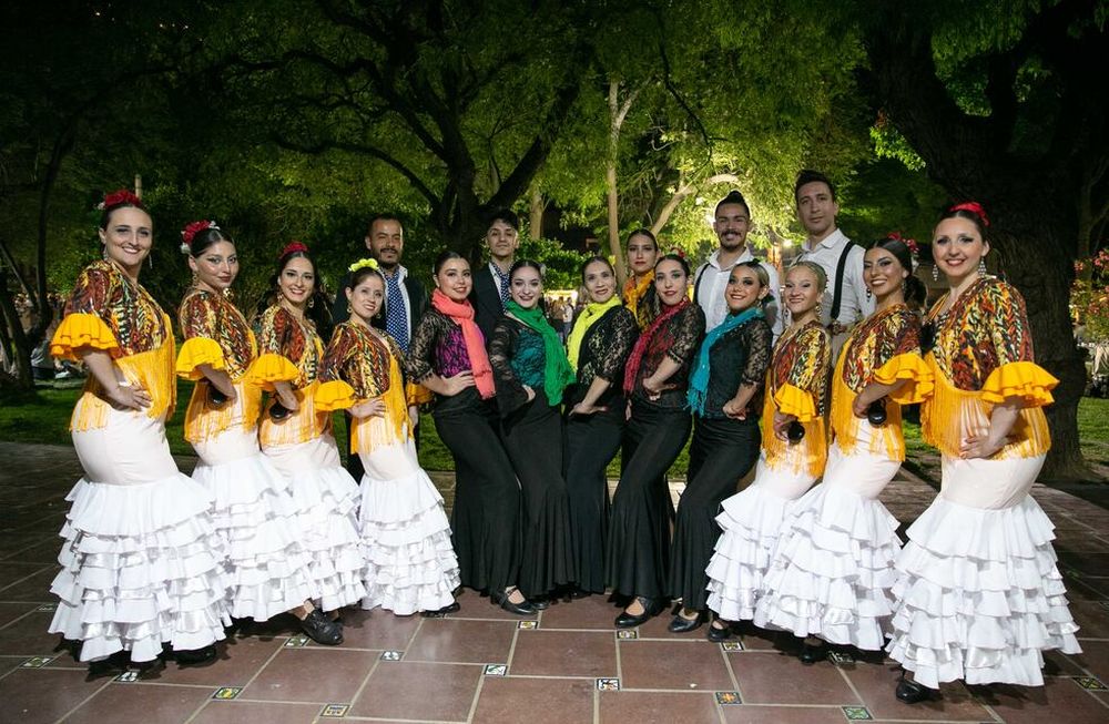 Las Verbenas reunieron a una multitud de personas en plaza España