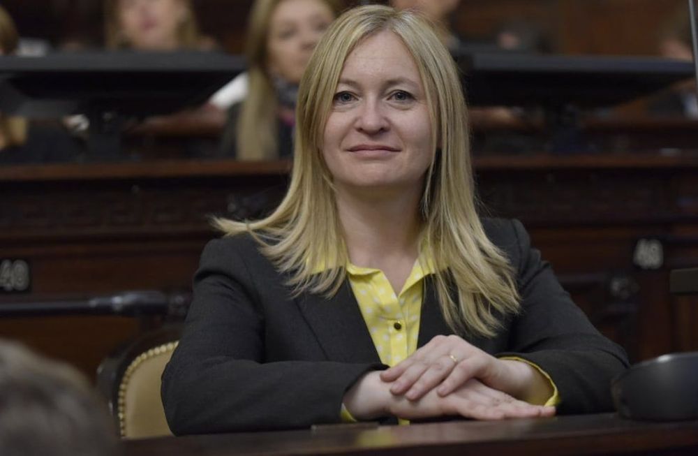 El oficialismo “salvó” a la diputada Hebe Casado. El peronismo había pedido su remoción por la comparación entre los muertos de coronavirus y los de la dictadura militar que había hecho la legisladora del Pro. Por 27 votos en contra y 18 a favor, se rechazó la moción.