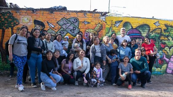 Ulpiano Suarez distinguió a vecinos en el Mural de Integración ubicado en el ingreso al campus universitario