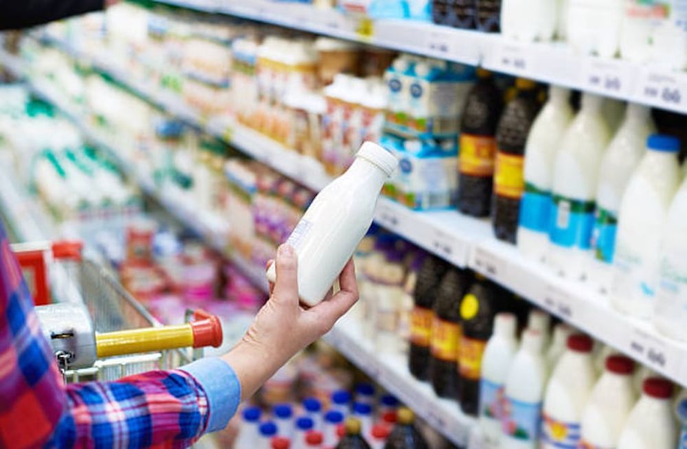 El consumo de lácteos retrocedió 17,3% en toneladas y 14,4% en litros en el primer semestre del año frente al mismo período de 2023.