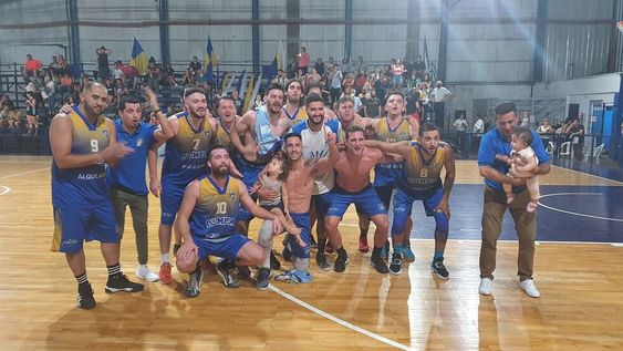 El conjunto de Olimpia A se consagró campeón del certamen Clausura de Nivel DOS y ascendió a la segunda categoría provincial. Olimpia B, también saltó de categoría. / Gentileza: Salto Incial.