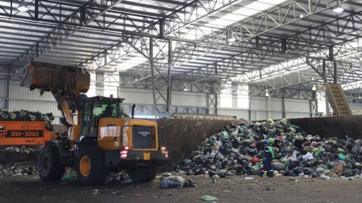 Misterio: hallan un cadáver entre la basura de camiones recolectores y buscan determinar qué ocurrió