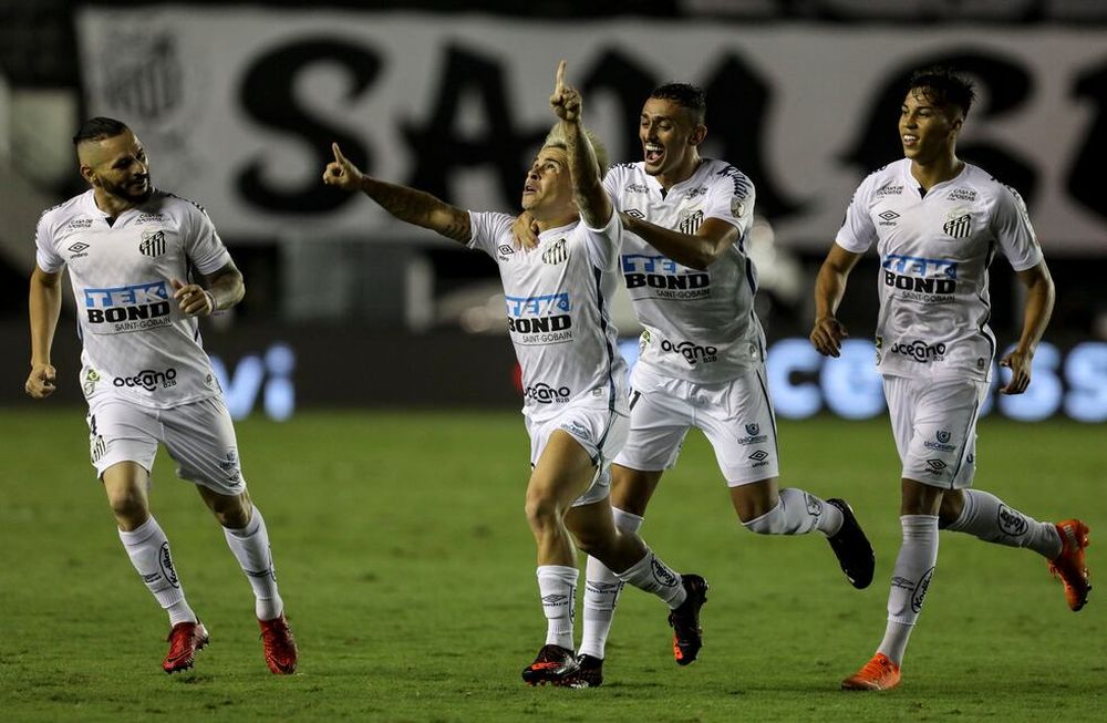 Soteldo festeja el segundo gol de Santos.