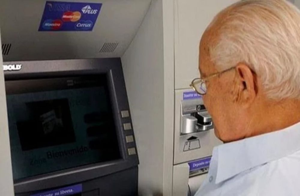 En caso de regularizar 15 años, el jubilado debería pagar por 180 meses (180x $5.729,97) y tendría una deuda de $1.031.394,60 que, en 120 meses serían $8.595 por mes.