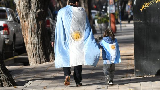 El pronóstico para este sábado mundialista: sube la temperatura y siguen cerrados los pasos a Chile.