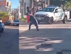 vecinos de avellaneda agredieron brutalmente a policias cuando intentaban remolcar un auto