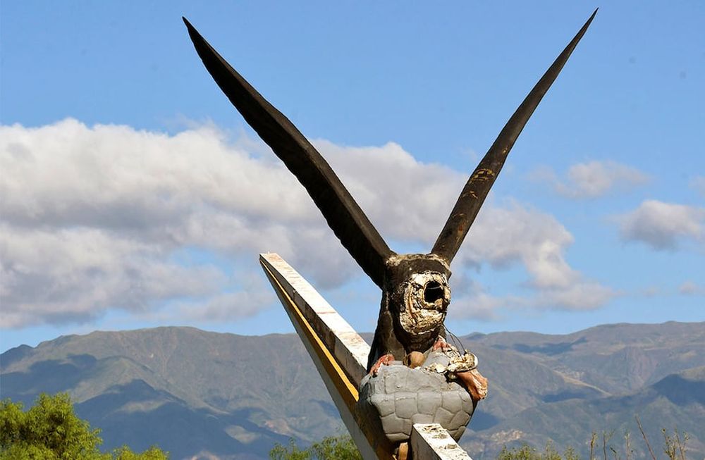 Proponen construir un “Monumento al trabajador de viña” donde está el Cóndor del Acceso Este. Foto: Orlando Pelichotti / Los Andes