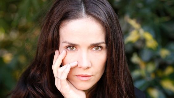 Sin pantallas y con clases de origami, así distrae Natalia Oreiro a Atahualpa