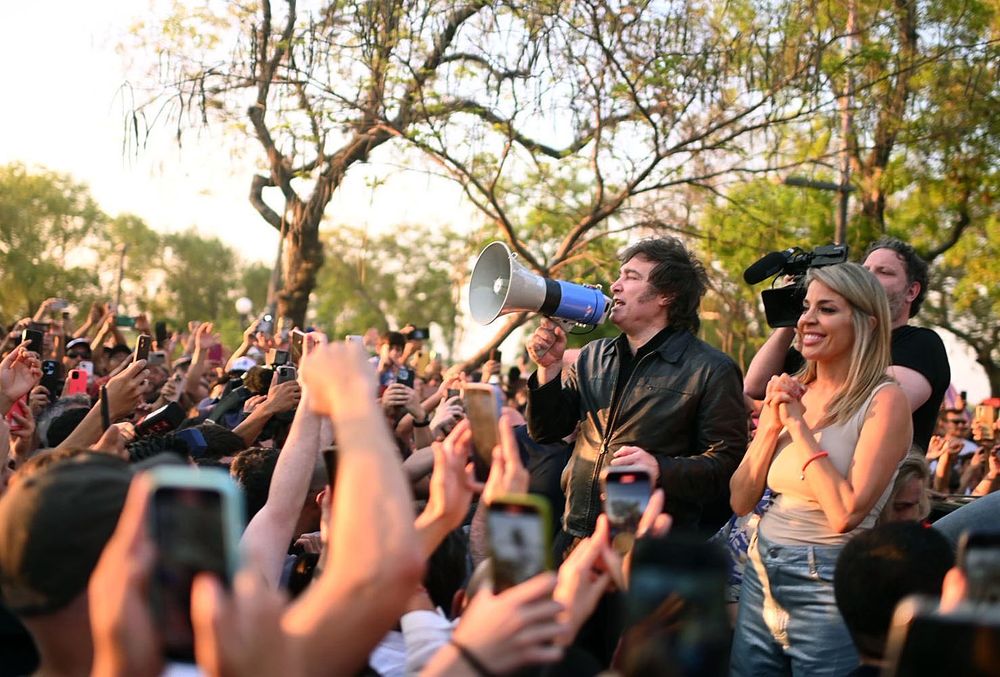 Milei encabezó una recorrida en Corrientes