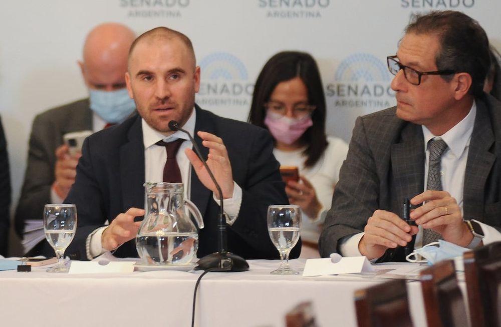 Martín Guzmán junto a Miguel Pesce en el senado exponiendo por la deuda con el FMI . Foto Federico Lopez Claro