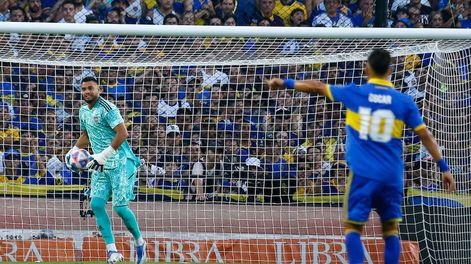 Sergio Romero, arquero de Boca, y una atajada clave ante Central Córdoba. (Fotobaires).