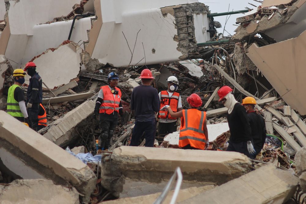 Asciende a más de 4.700 la cifra de muertos tras los terremotos en Venezuela