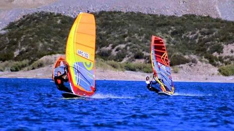 En el perilago de Protrerillos los amantes del windsurf volverán a reunirse para dos fechas del campeonato de slalom.