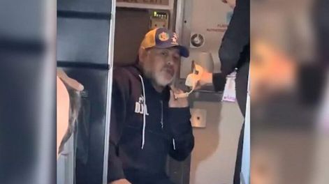 La charla motivacional de Maradona en pleno vuelo, previa al triunfo ante Godoy Cruz
