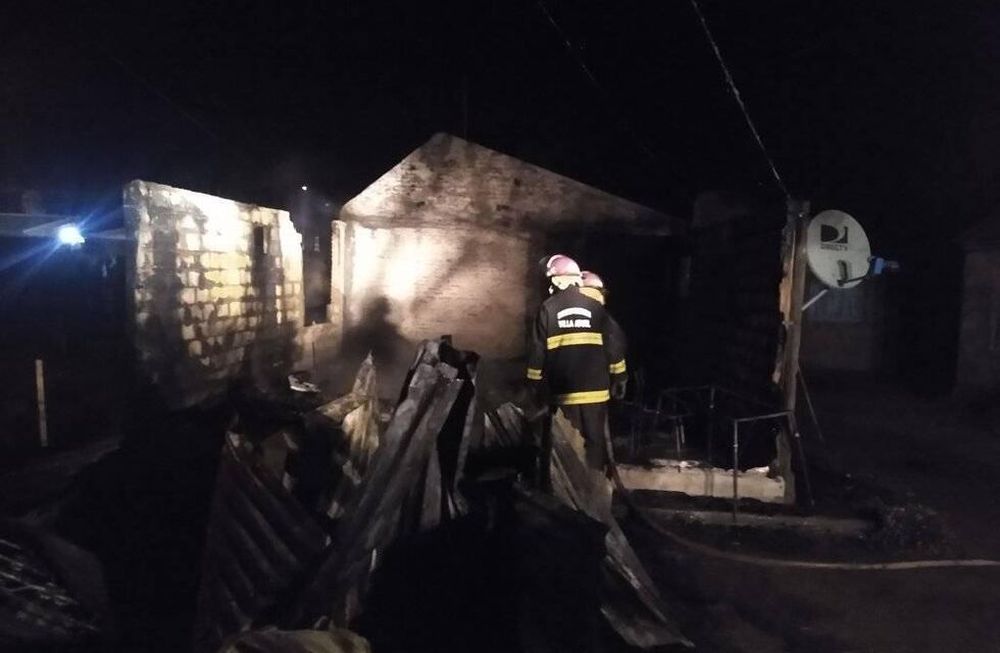 Un incendio acabó con una humilde vivienda en Real del Padre