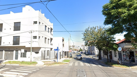 Ladrones entraron a la casa de dos jubilados, golpearon al hombre de 82 años: se descompensó y murió