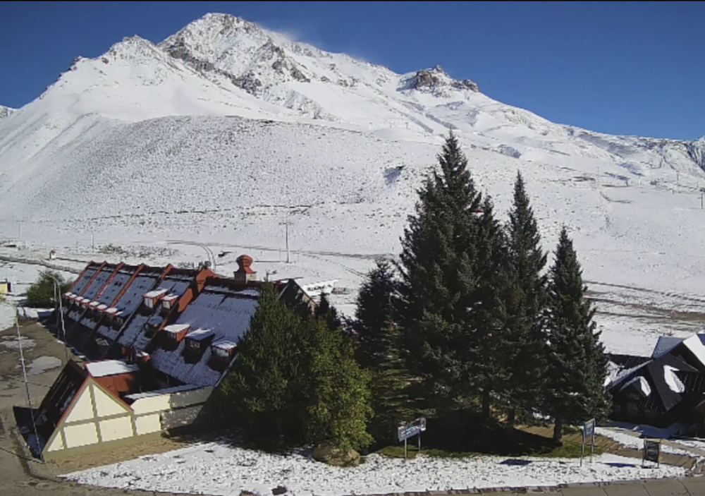 Las Leñas, con nieve anticipada este lunes 23 de marzo