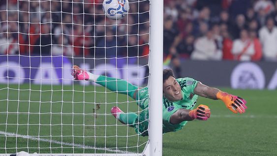 De la ovación del Estadio Monumental al llanto desconsolado: la noche de Santiago Beltrán