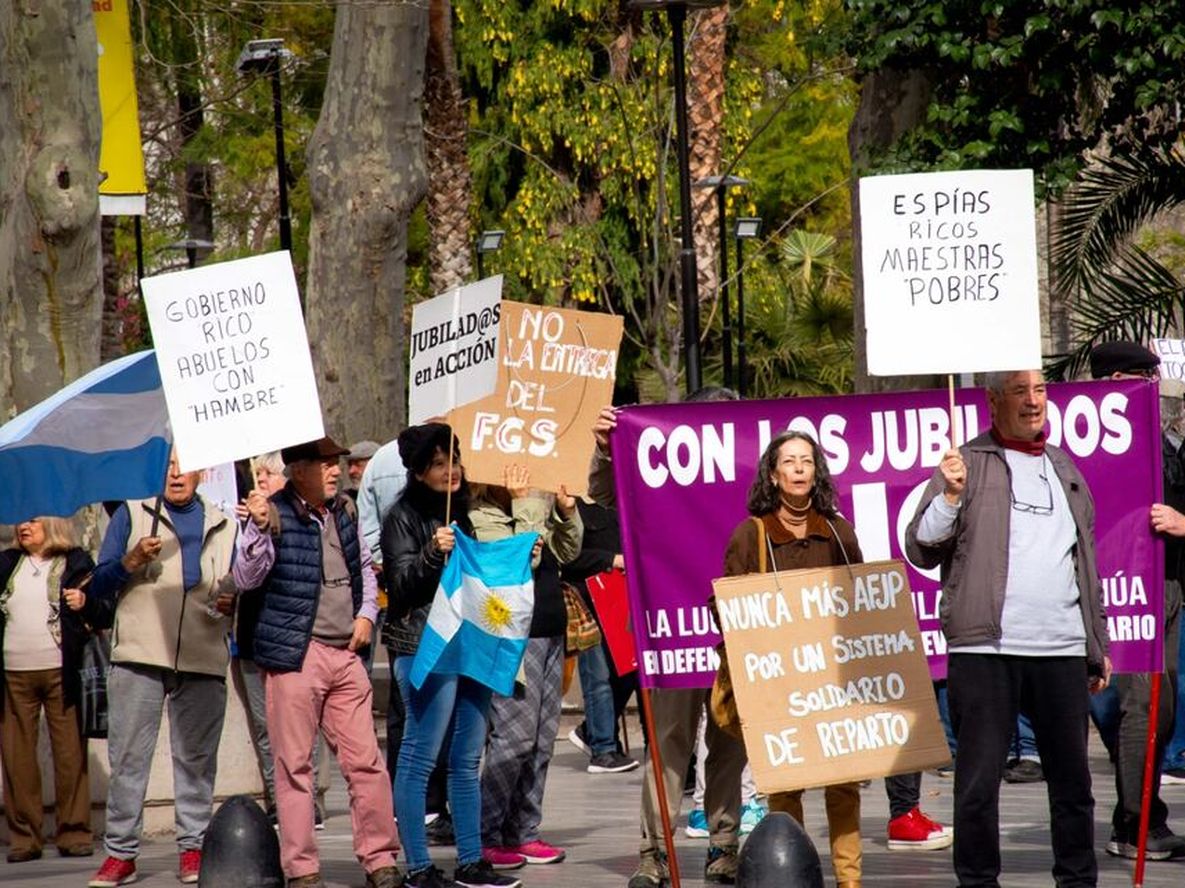 Ronda de Jubilados en Mendoza. Ronda de Jubilados en Mendoza.