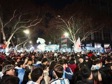 Miles de mendocinos coparon el KM 0 para celebrar el pase de Argentina a semifinales del Mundial 2026