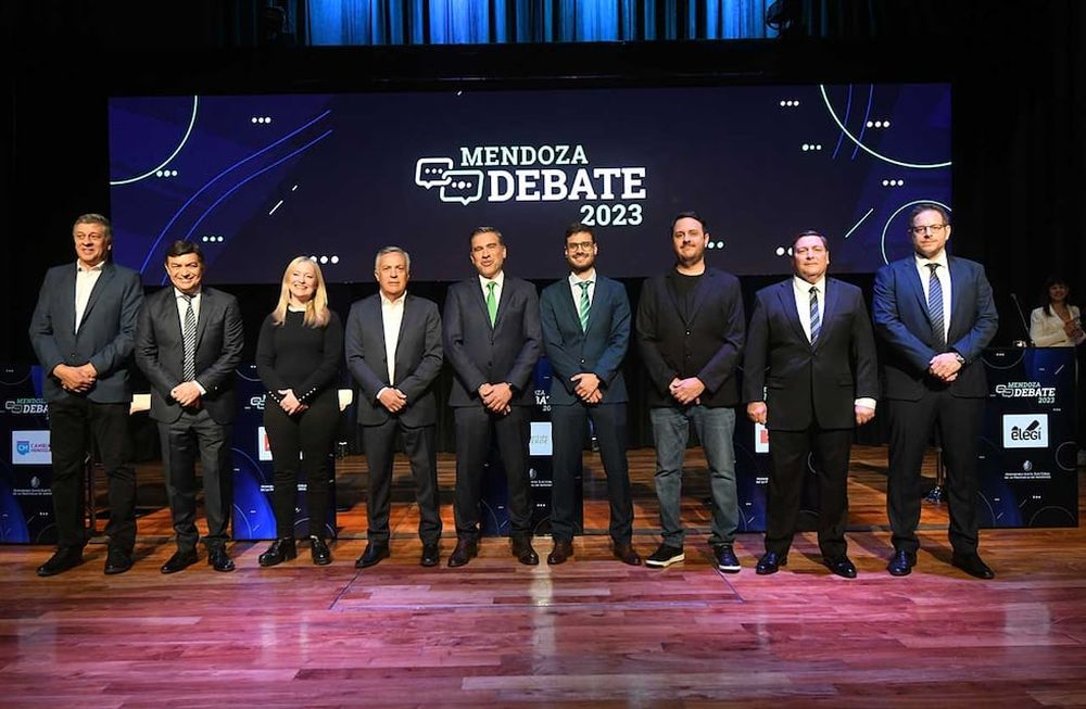 MENDOZA DEBATE, Primer debate único y obligatorio con los candidatos a Gobernador de Mendoza: Alfredo Cornejo, Omar De Marchi, Mario Vadillo,  Lautaro Jiménez  y Omar Parisi en el  Espacio Cultural Julio Le Parc.Los candidatos a Gobernador junto a sus respectivos candidatos a VicegobernadoresFoto: José Gutierrez / Los Andes