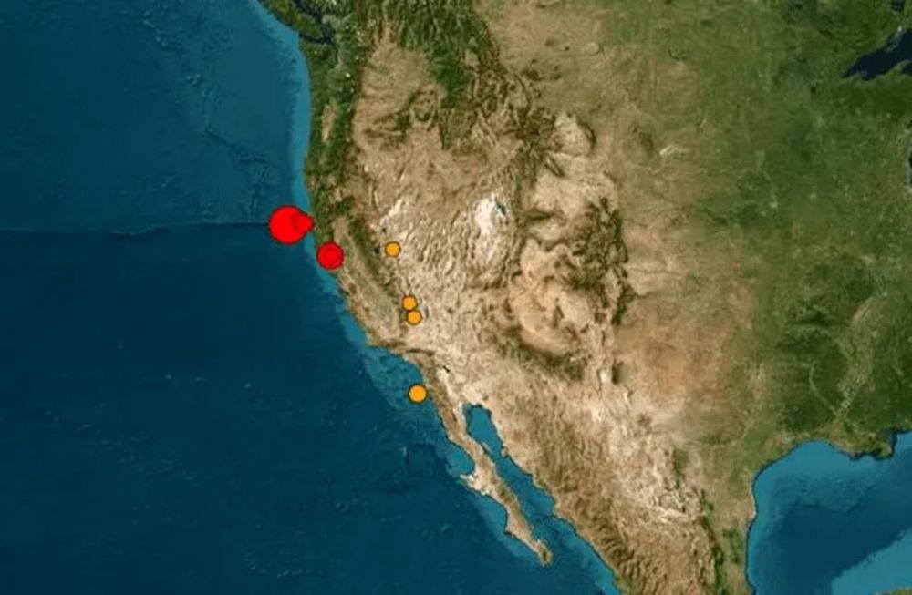 En California, las ciudades bajo riesgo incluyen San Francisco, Crescent City y Fort Bragg, mientras que en Oregón se destacan Port Orford, Brookings y Charleston.