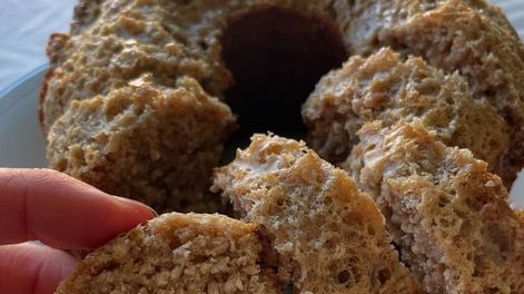 Cómo hacer una tortita de manzana súper esponjosa y con pocos ingredientes para el mate