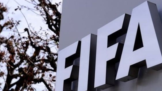 FIFA prohibirá que clubes deudores contraten jugadores