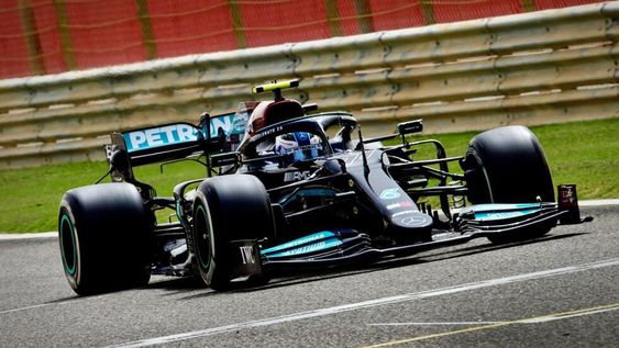F1: dominio de Mercedes en el viernes de España