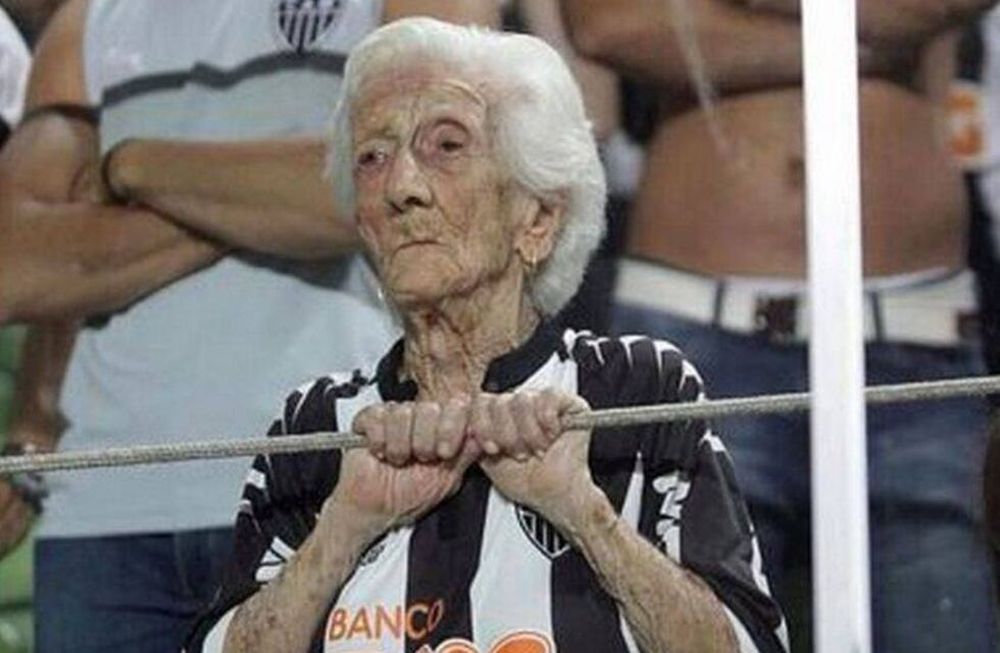 A sus 94 años es la hincha más fanática del Atlético Mineiro