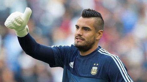 Llegó Chiquito Romero y tiró flores a Scaloni