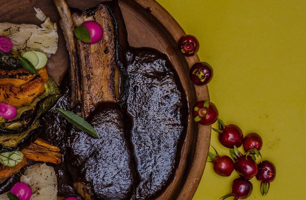 En torno del restaurant de Saúl Lencina, se creó un colectivo integrado por productores locales, la comunidad Yvytu Porá y otras comunidades originarias, cuyo objetivo es recuperar semillas nativas, fomentando el trabajo y el respeto por lo que nos da la tierra.